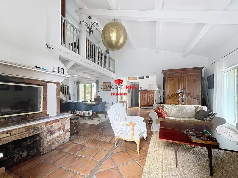 Maison, 166 m²