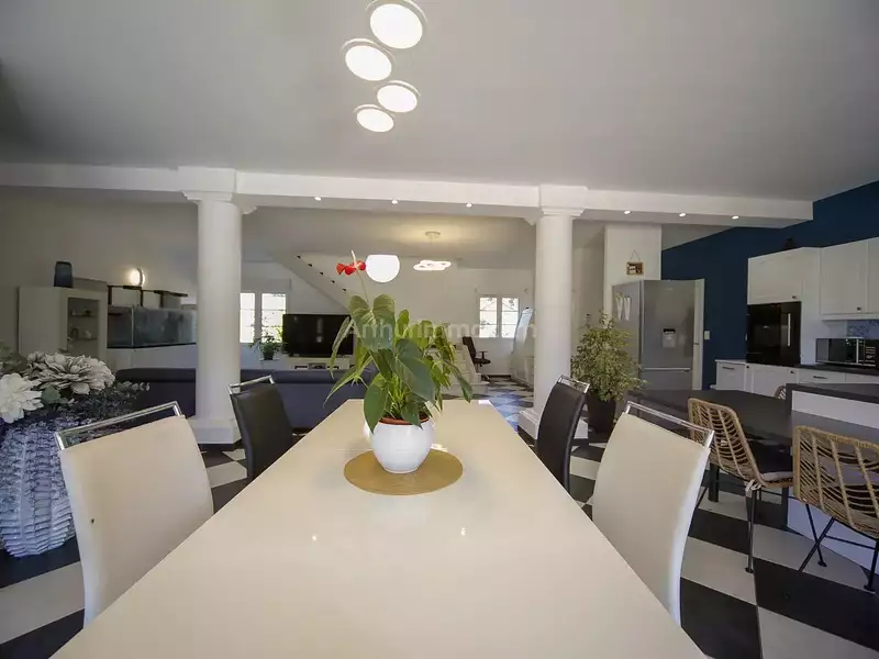 Maison, 280 m²