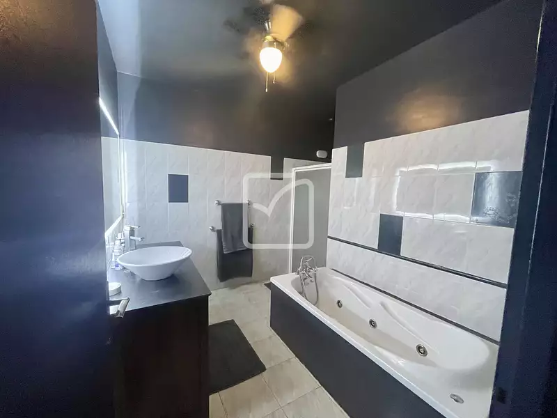 Maison, 281 m²