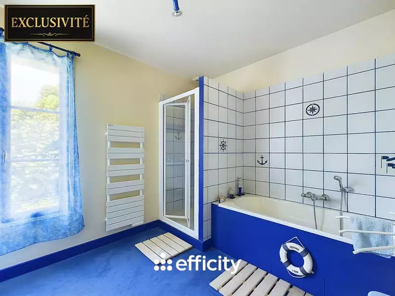 Maison, 295 m²