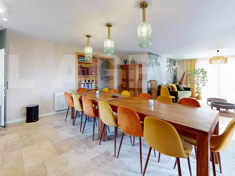 Maison, 807 m²