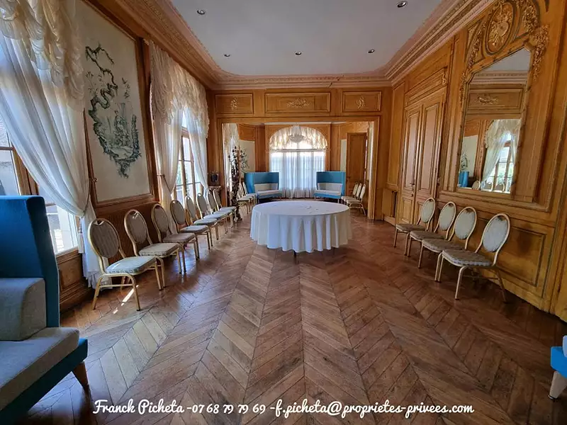 Maison, 1 000 m²