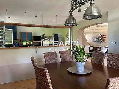 Maison, 207 m²