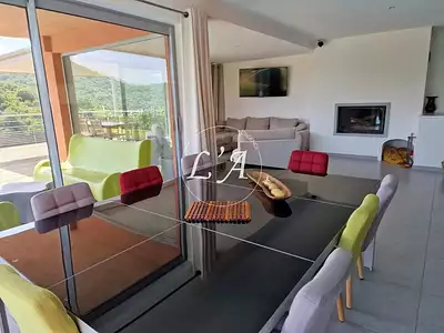 Maison, 205 m²