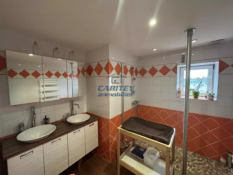 Maison, 305,89 m²
