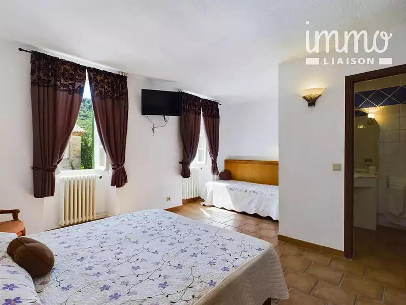 Maison, 1 413 m²