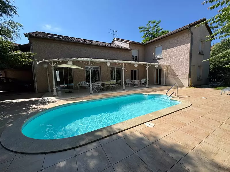 Maison, 261 m²