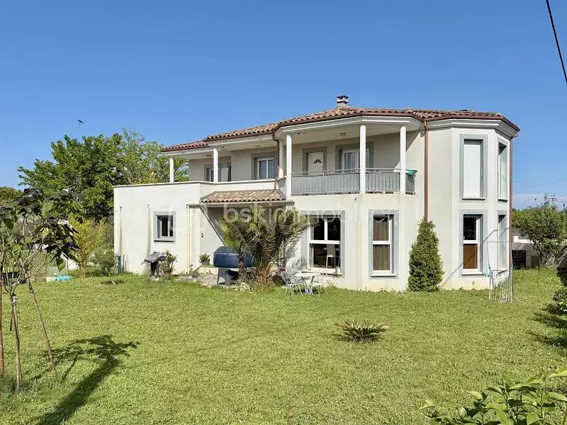 Maison, 235 m²