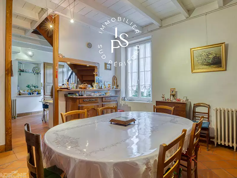 Maison, 666 m²