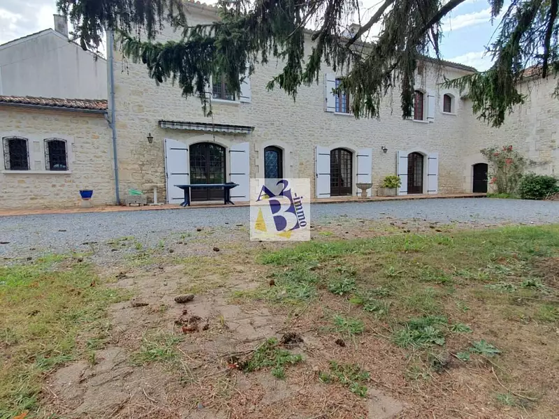 Maison, 221 m²