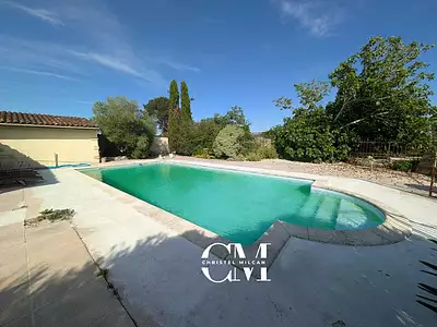 Maison, 585 m²