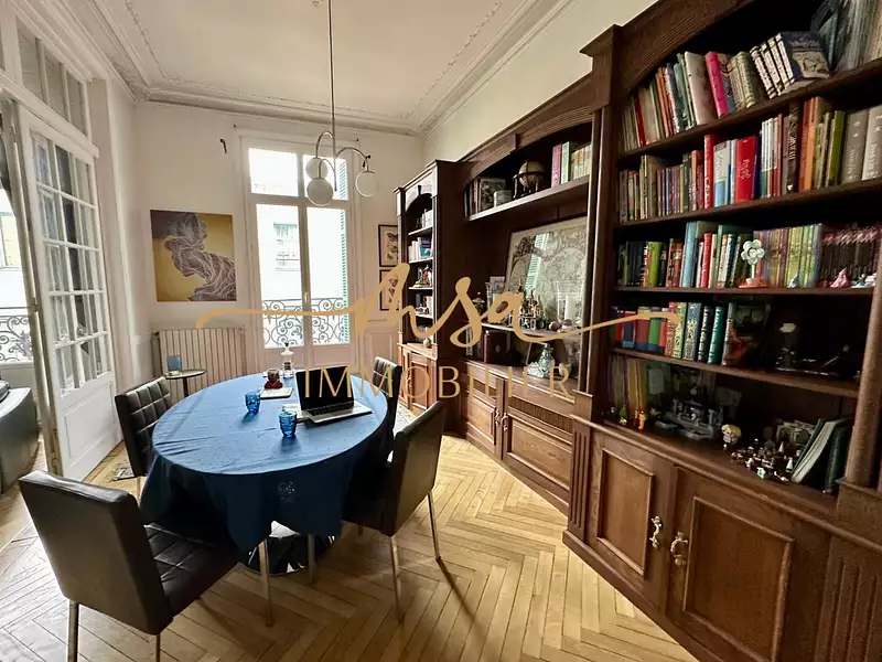 Immeuble, 525 m²