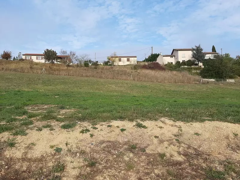 Terrain, 1 351 m²