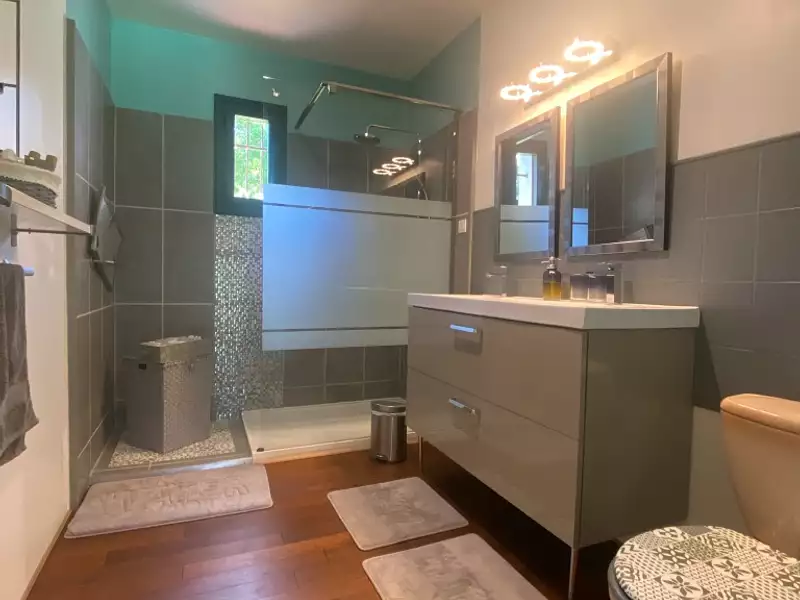 Maison, 233 m²