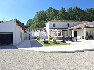 Maison, 225 m²