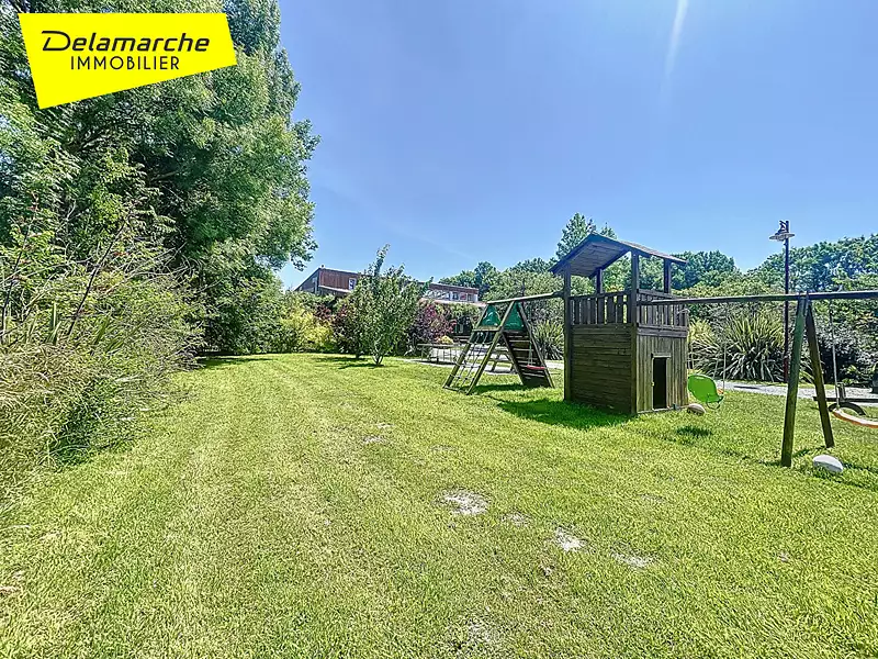 Maison, 1 040 m²