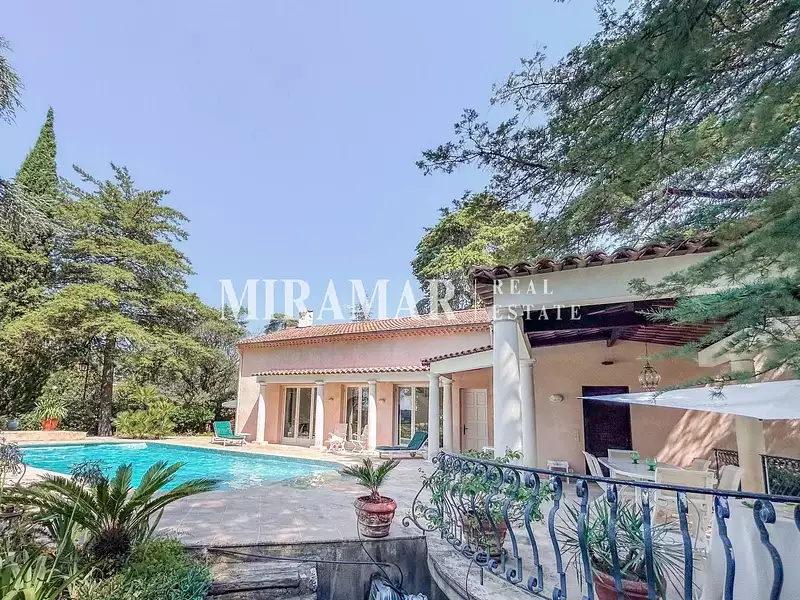 Maison, 166 m²