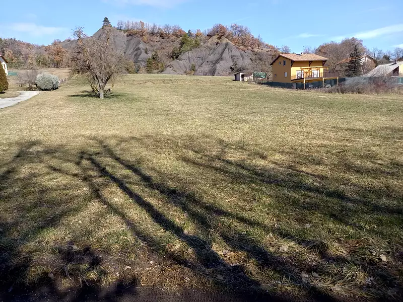 Terrain, 717 m²