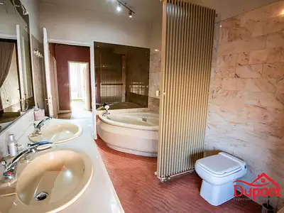 Maison, 285 m²