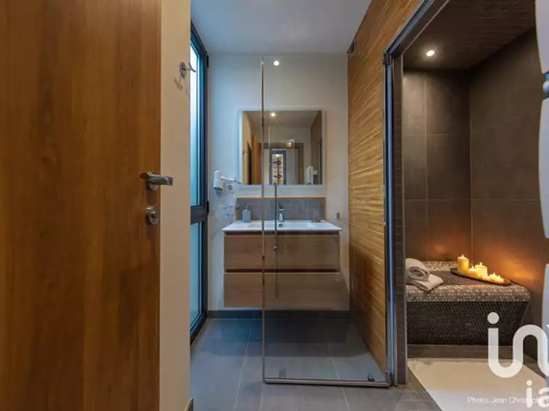Immeuble, 305 m²