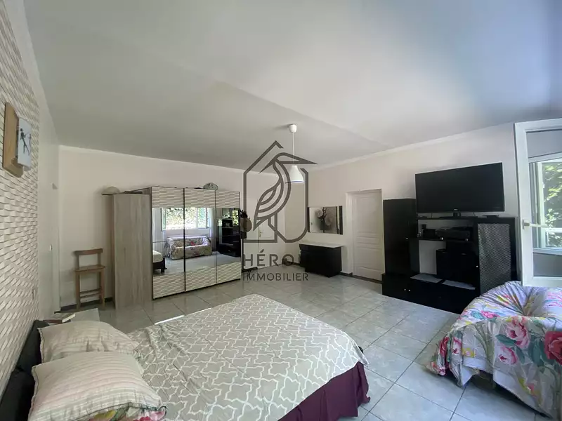 Maison, 393 m²