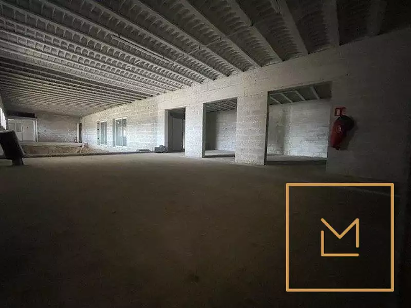 Divers, 1 100 m²