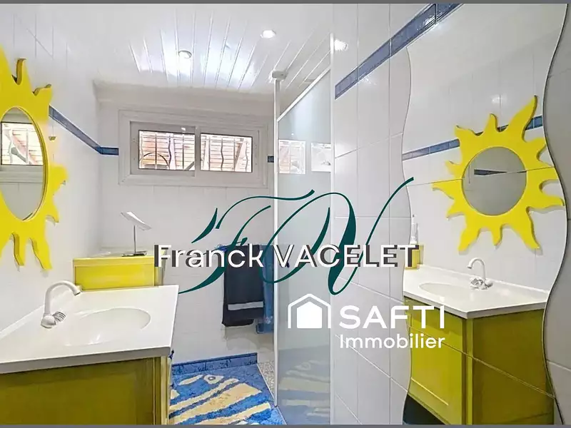 Maison, 260 m²