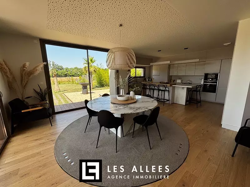 Maison, 816 m²
