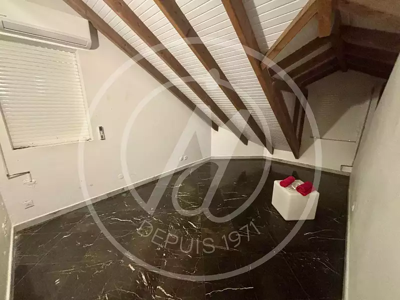 Maison, 256 m²