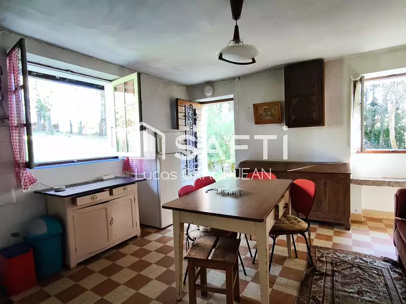 Maison, 240 m²