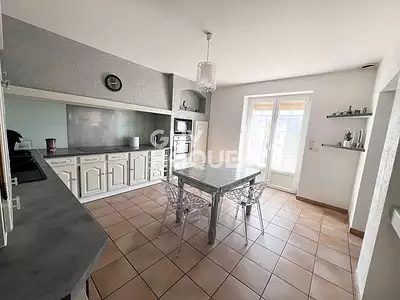 Maison, 240 m²