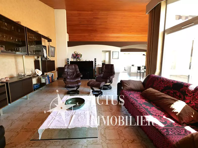 Maison, 242 m²