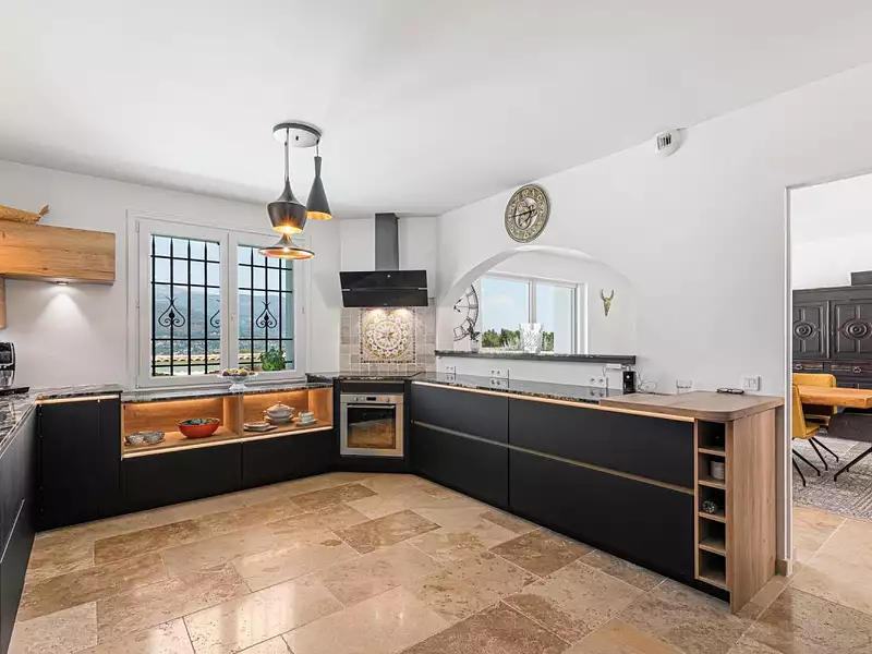 Maison, 251 m²