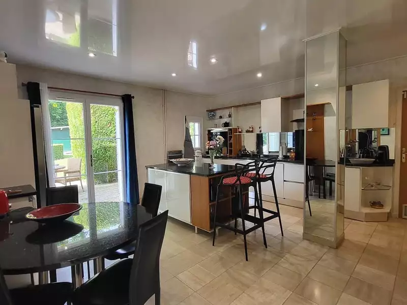 Maison, 338 m²