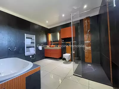 Maison, 210 m²