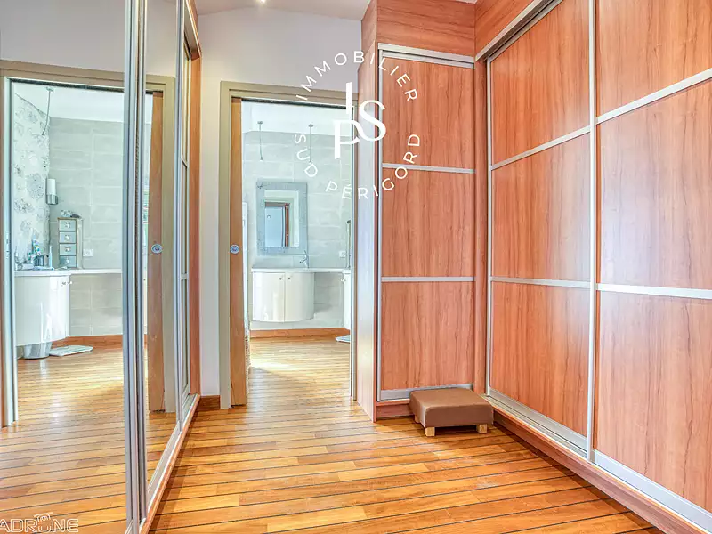 Maison, 242 m²