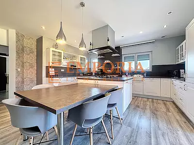Maison, 280 m²