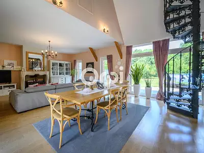 Maison, 236 m²