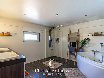 Maison, 245 m²