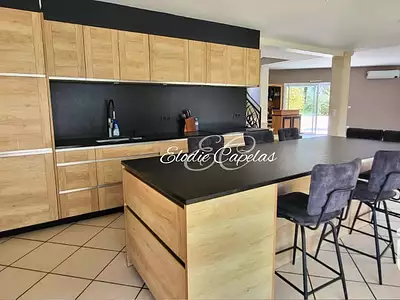 Maison, 210 m²