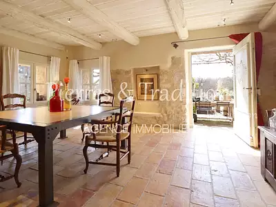 Maison, 301 m²