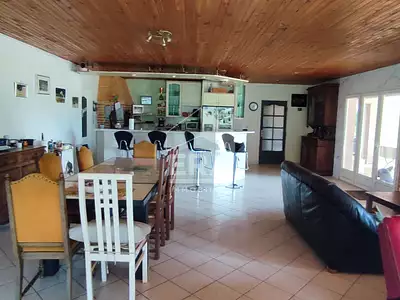 Maison, 255 m²