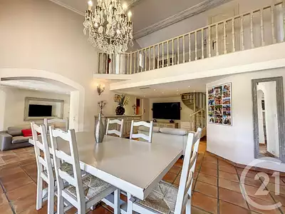 Maison, 245 m²