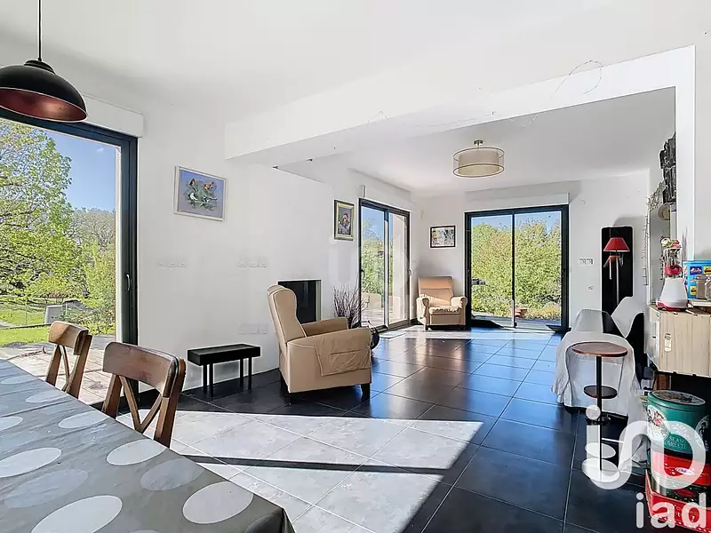 Maison, 196 m²
