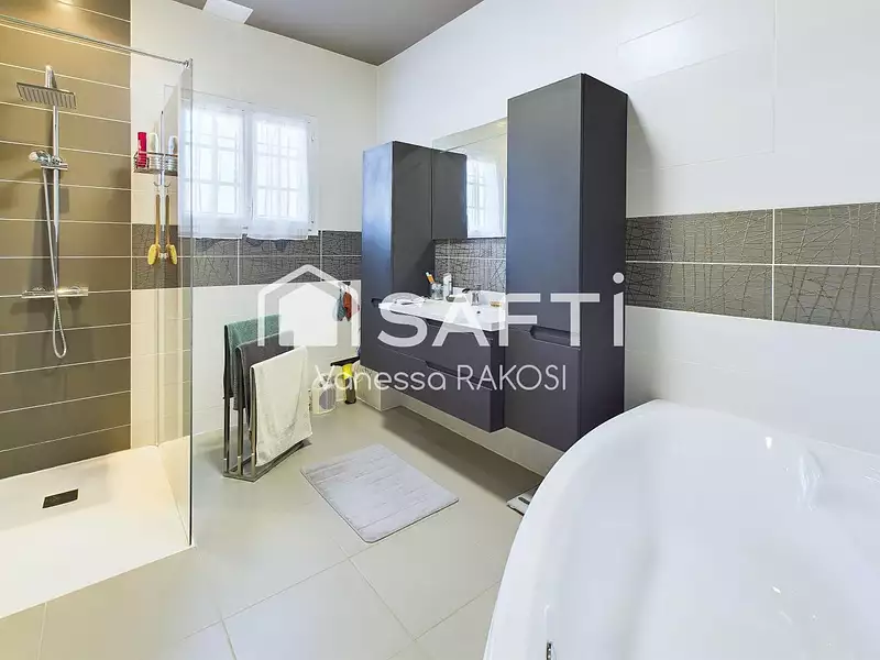 Maison, 360 m²