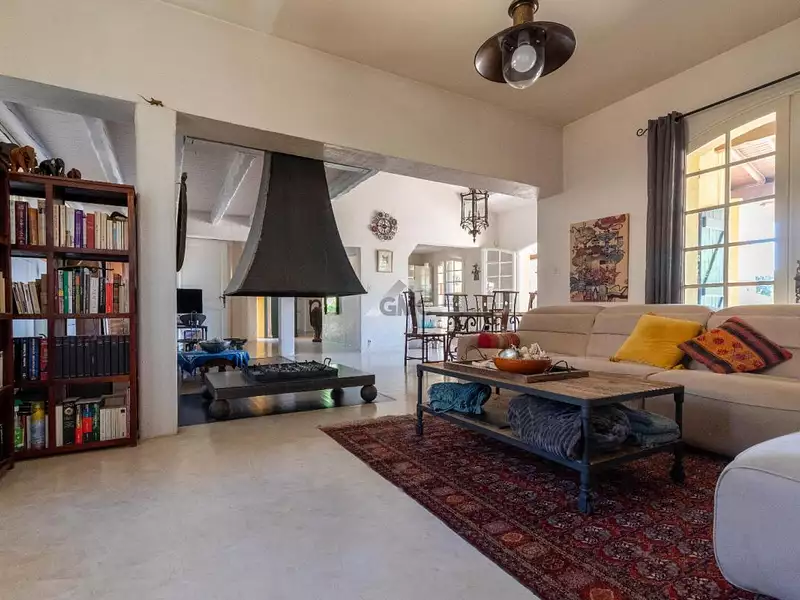 Maison, 215 m²