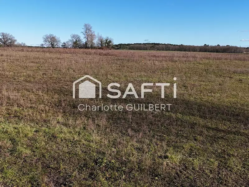 Terrain, 3 700 m²