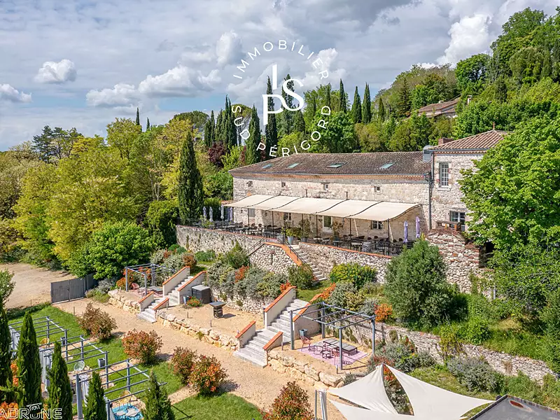 Maison, 666 m²