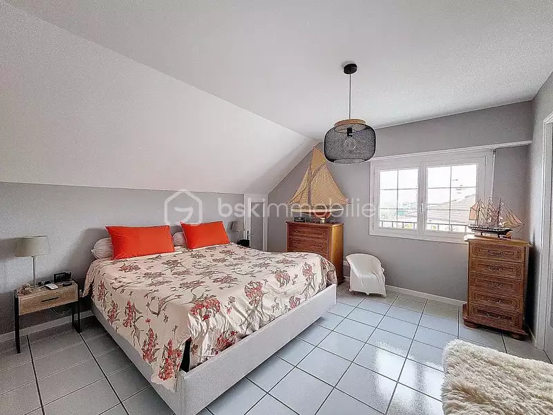 Maison, 208 m²