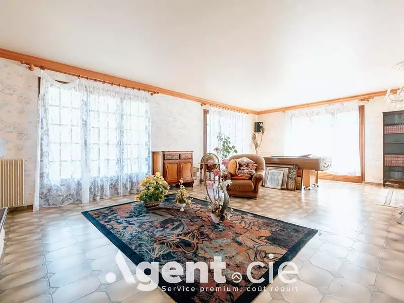 Maison, 240 m²